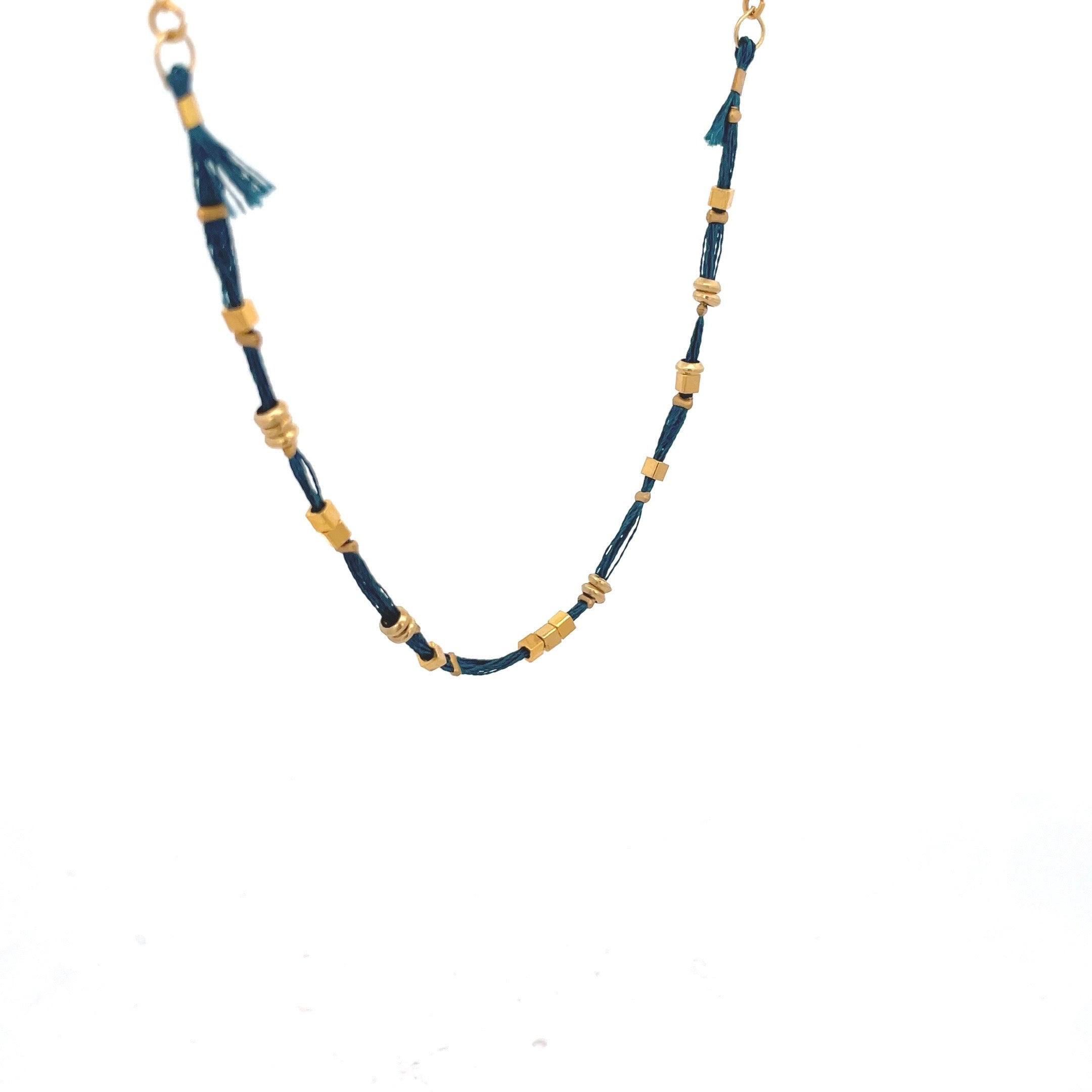 Gargantilla de hilos y metales