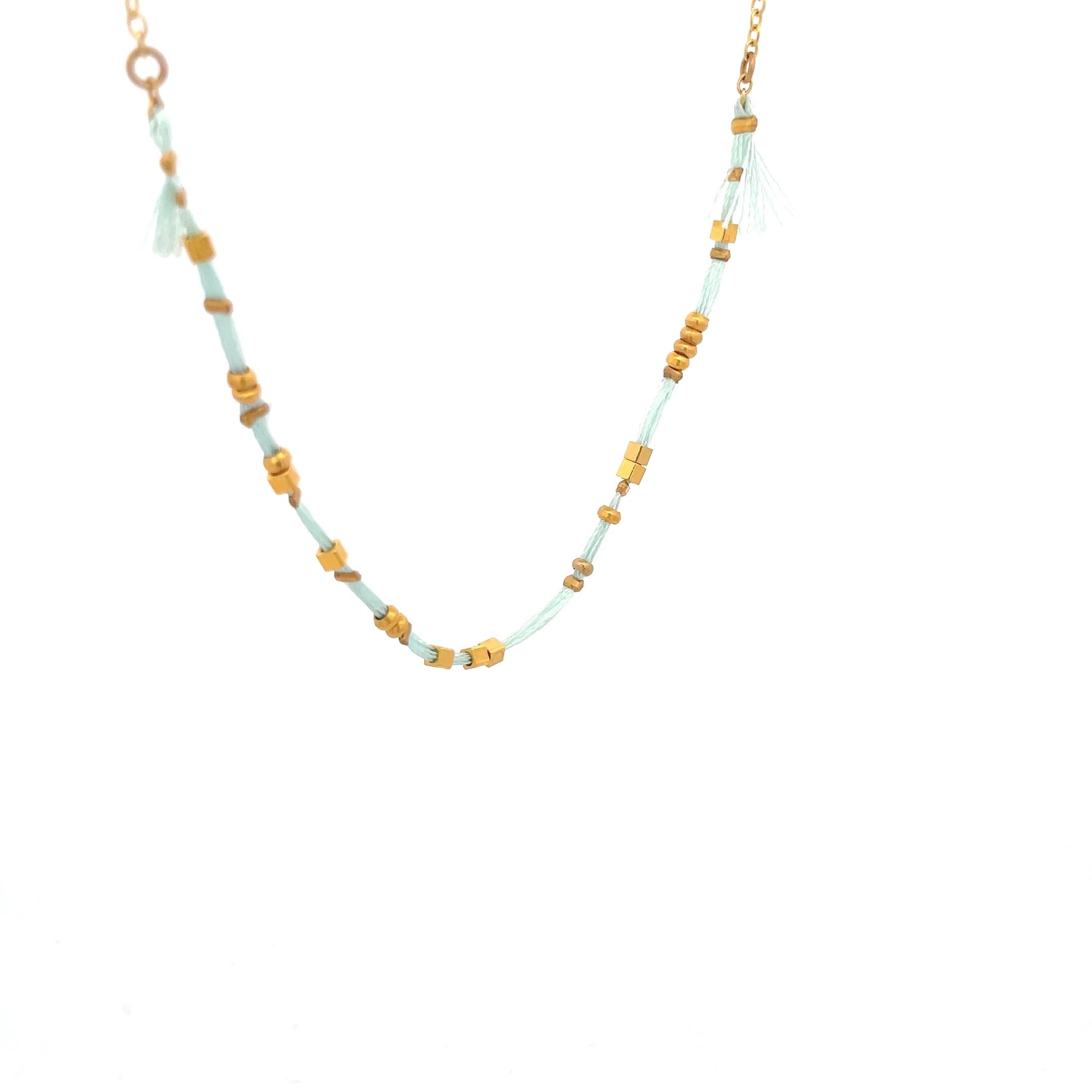 Gargantilla de hilos y metales