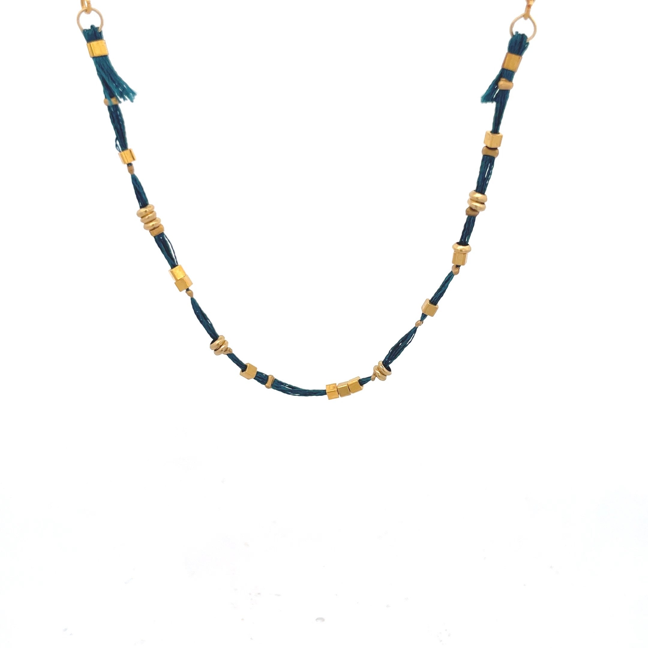 Gargantilla de hilos y metales