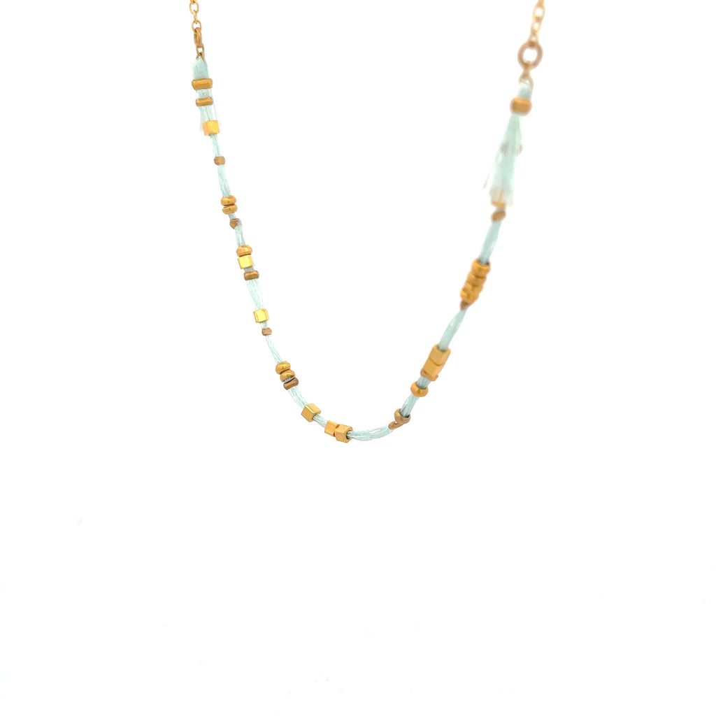 Gargantilla de hilos y metales