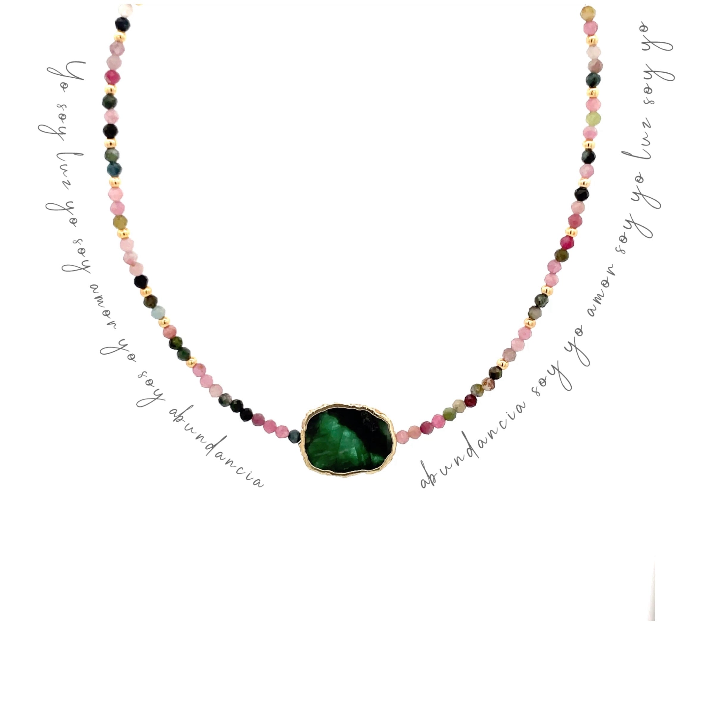 DECRETOS Y AFIRMACIONES TURMALINA SANDÍA CON RAÍZ DE ESMERALDA