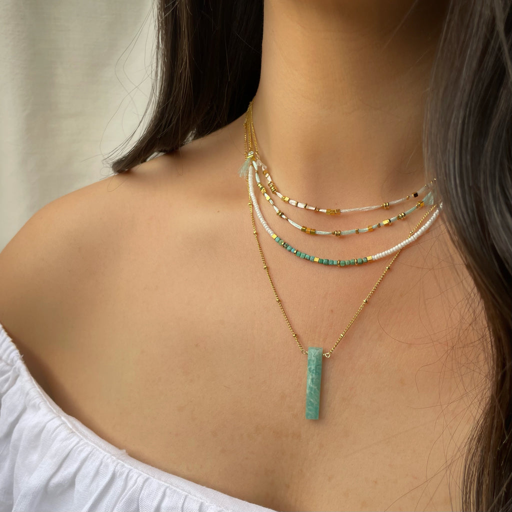 Gargantilla de hilos y metales