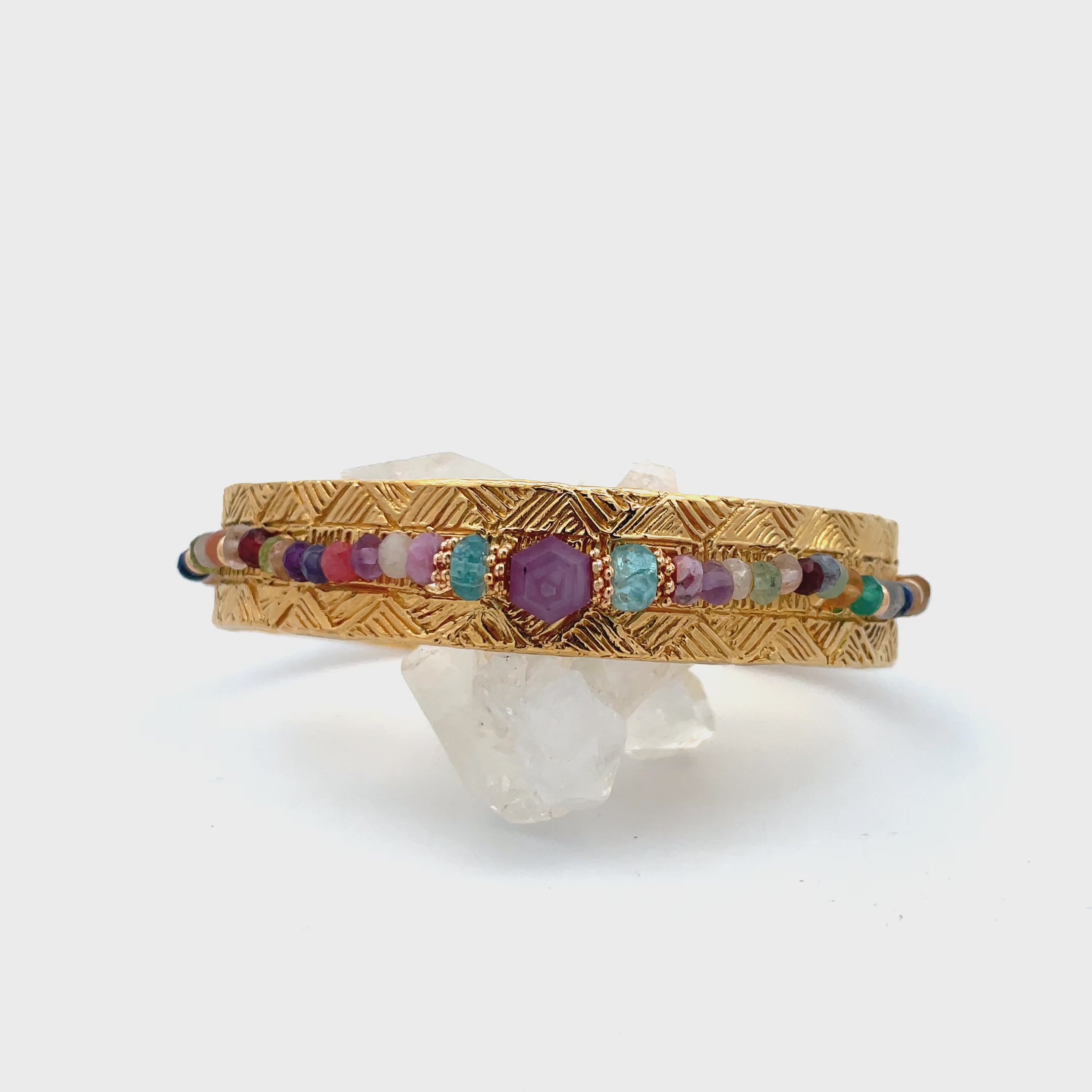 Pulsera Sejmet con Rubí hexagonal al centro