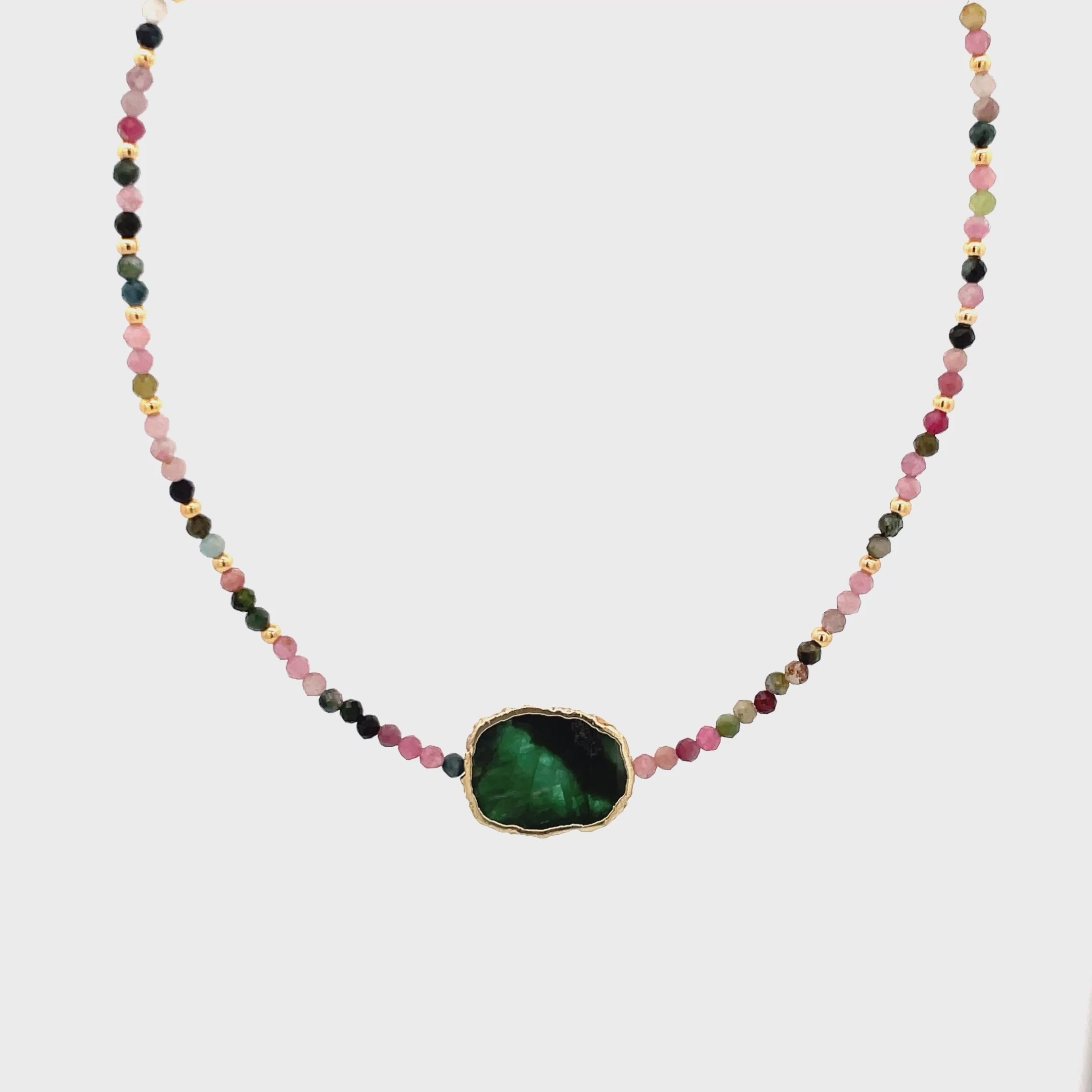 DECRETOS Y AFIRMACIONES TURMALINA SANDÍA CON RAÍZ DE ESMERALDA