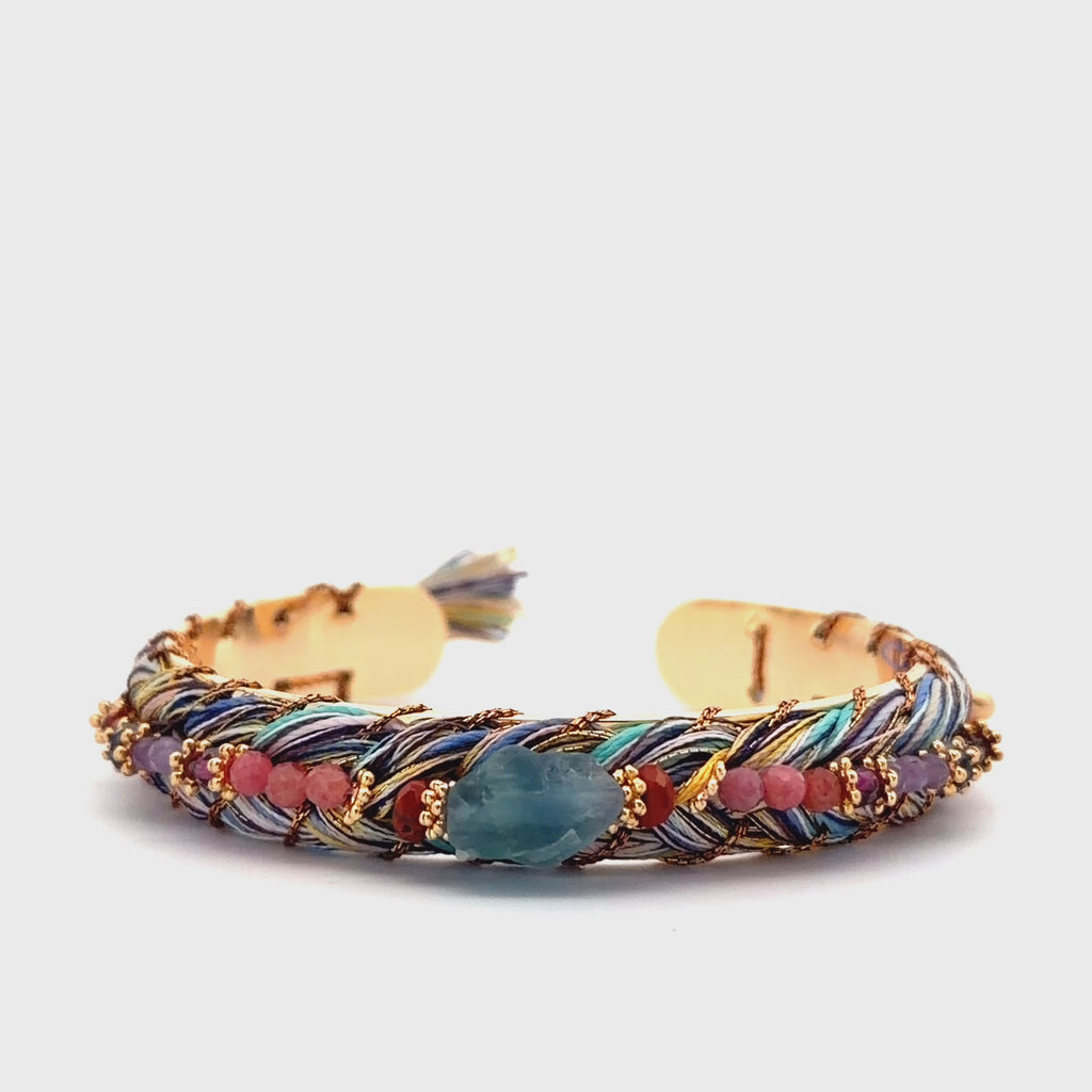 Pulsera Sejmet tejida con multipiedras