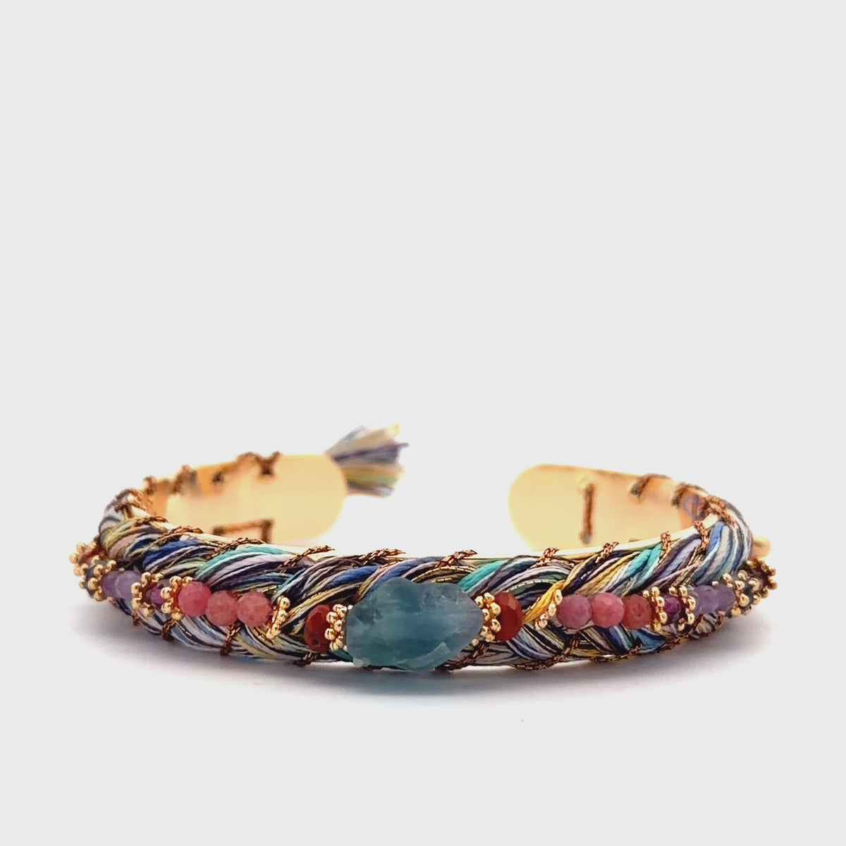 Pulsera Sejmet tejida con multipiedras